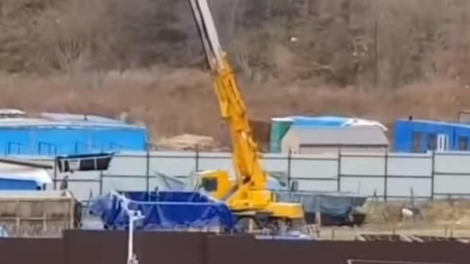 Sebuah Drone Menemukan Penjara Paus di Rusia Timur