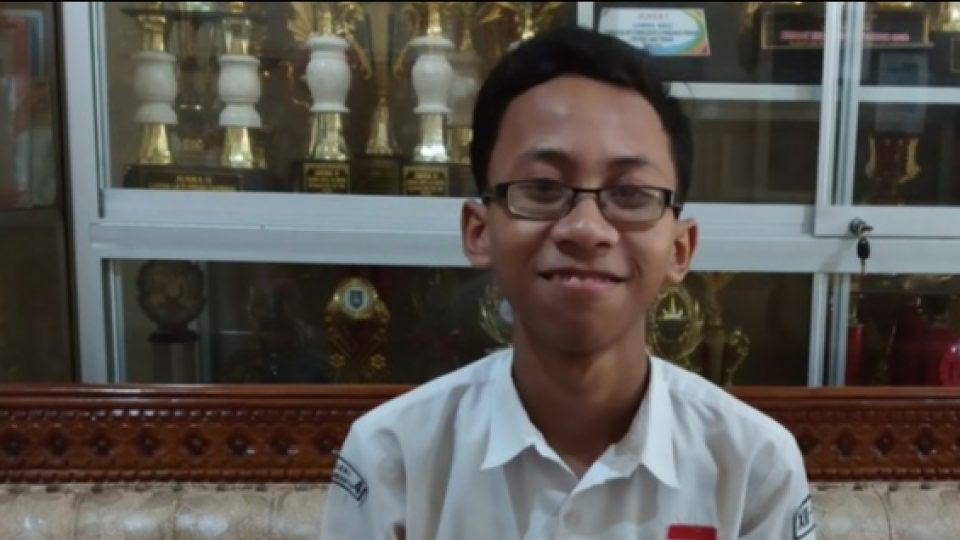 Anak Penjual Mainan Ini Raih Nilai Sempurna 100 di Semua Mata Pelajaran UNBK