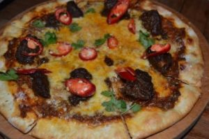Sensasi Rasa Daging Rendang Dalam Sepotong Pizza 