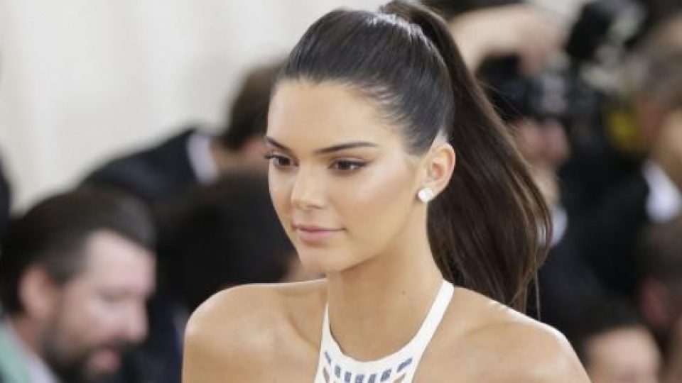 Tampil Cantik, Kendall Jenner Justru Banjir Kritikan Pedas?
