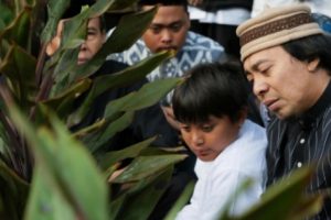 Putri Komedian Komeng Meninggal Dunia Sambil Tersenyum