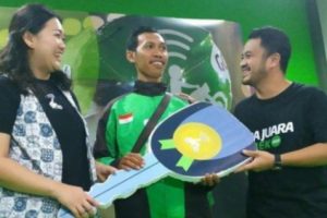 Tetap Antar Makanan Meski Motor Dicuri, Driver Ojol Ini Dapat Bantuan Rp 90 Juta dan Satu Unit Motor