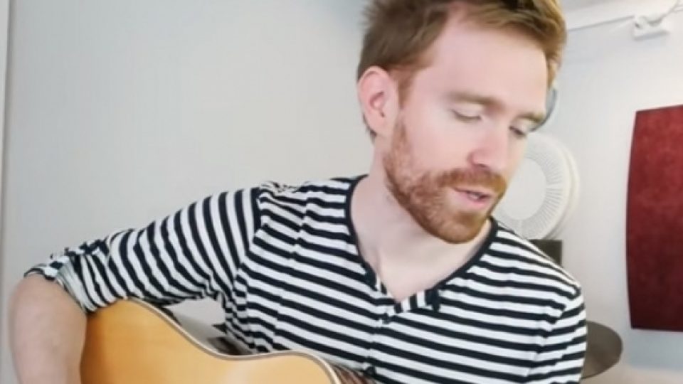Heboh, Bule Asal Norwegia Nyanyi Lagu Nasi Padang