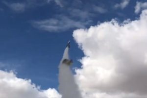 Penganut Teori Bumi Datar Tewas Setelah Roket Amatir yang Ia Naiki Jatuh dengan Kecepatan Tinggi ke Bumi