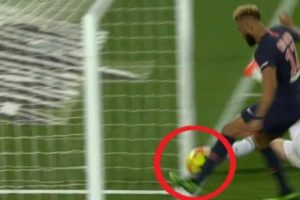 Blunder Konyol Choupo-Moting Batalkan Pesta Juara Paris Saint-Germain