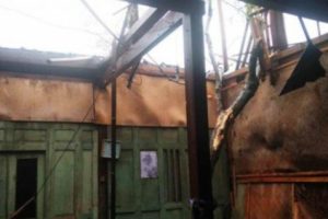 Hujan Deras Disertai Angin Kencang Dan Buliran Es di Magelang, Beberapa Pohon Tumbang dan Merusak Rumah Warga