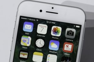 Uji Ketahanan, Pria Ini Nekat 'Siksa' iPhone 7 di Dalam Microwave