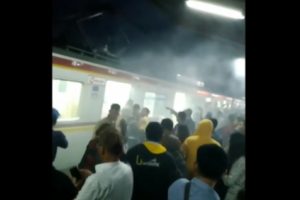KRL Commuter Line Tujuan Bogor Keluarkan Asap di Stasiun Depok