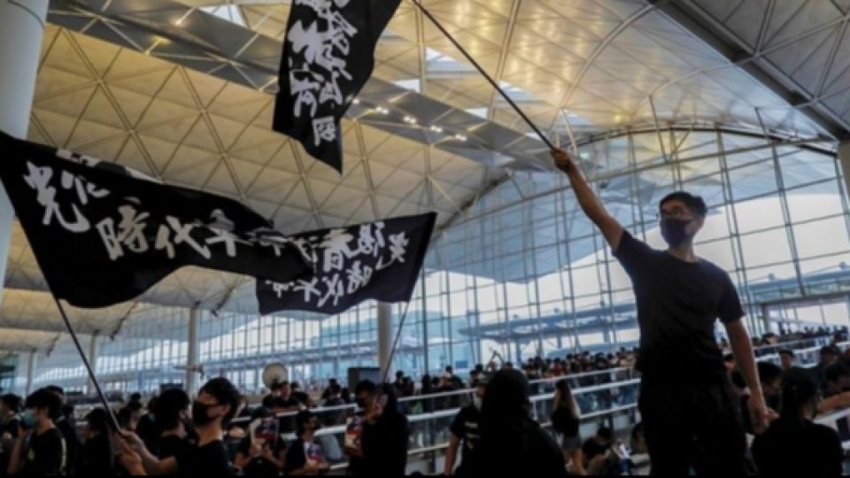 Kekacauan Hong Kong, Bisakah Militer China Mengintervensi? Atau Mungkin 'Pantaskah?'