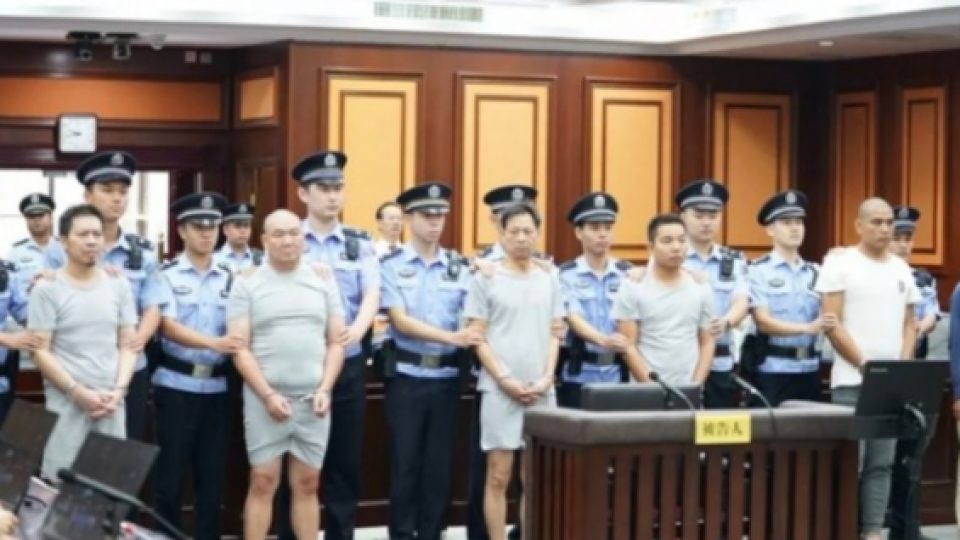 Pengusaha Menyewa Pembunuh Bayaran yang Menyewa Pembunuh Bayaran yang Menyewa Pembunuh Bayaran yang Menyewa Pembunuh Bayaran yang Menyewa Pembunuh Bayaran yang Kemudian Melapor ke Polisi