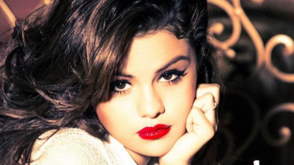 Selena Gomez Berbelanja di Mall Jakarta