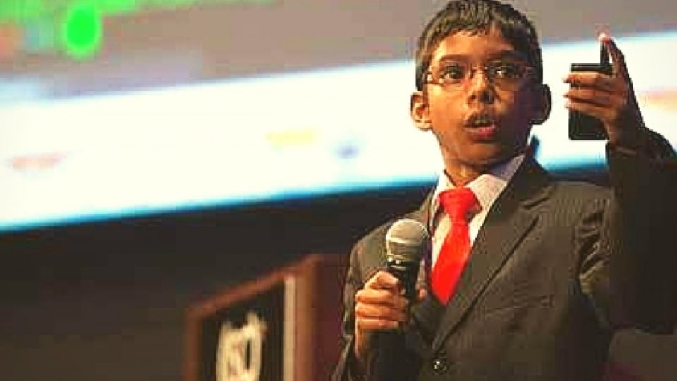 Bocah  9 Tahun Ini CEO Sekaligus Hacker Yang Paling Disegani