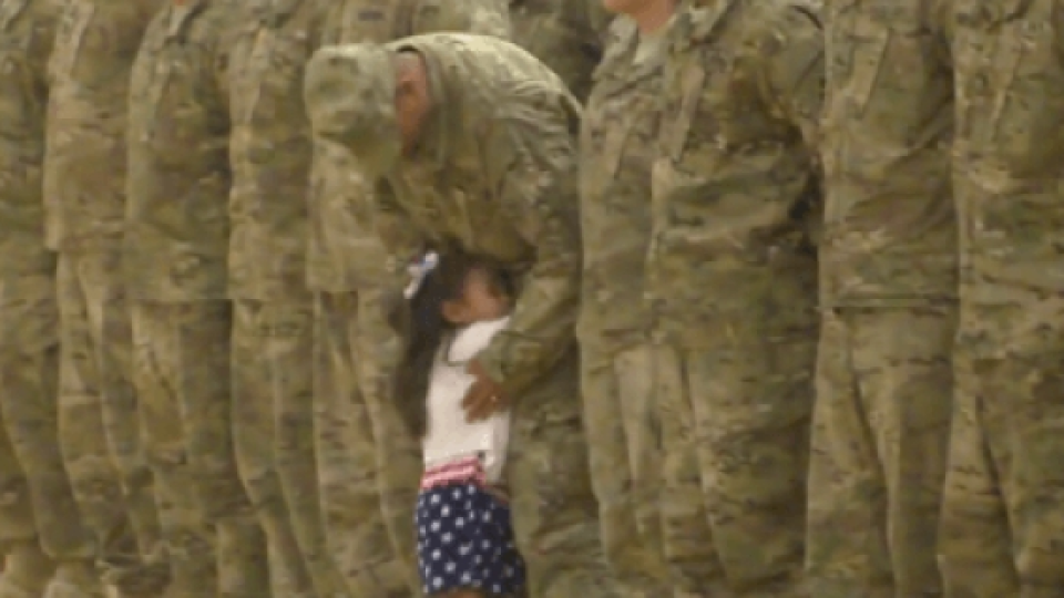 Upacara Militer Amerika Serikat Terhenti Ulah Aksi Bocah Kecil Ini 