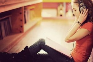 Deretan Lagu Paling Cocok Untuk Sosok Introvert