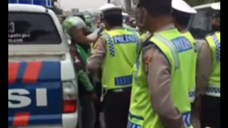 Fakta Dibalik Pengkeroyokan Supir GoJek Oleh Polantas!