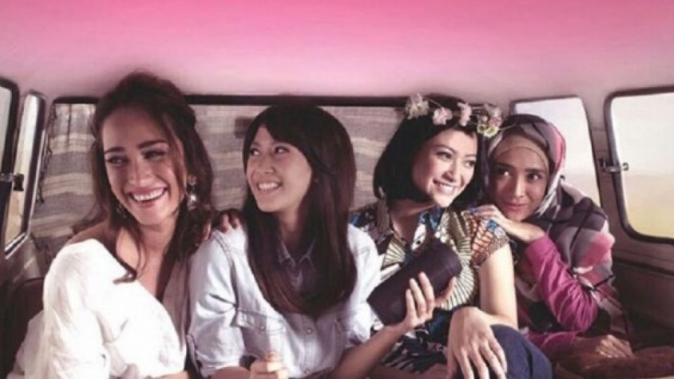 Film Pinky Promise Sukses Buat Penonton Rebutan Tisu