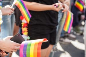 Seorang Pria Rusia Gugat Apple Dengan Tuduhan 'Telah Memanipulasi Dirinya HIngga Menjadi Gay'