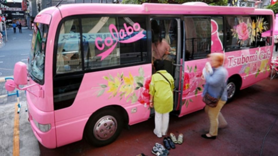 Agar Siswi Sekolah tidak Menjadi Korban Industri Seks, Pemerintah Jepang Luncurkan Bus Pink Ini