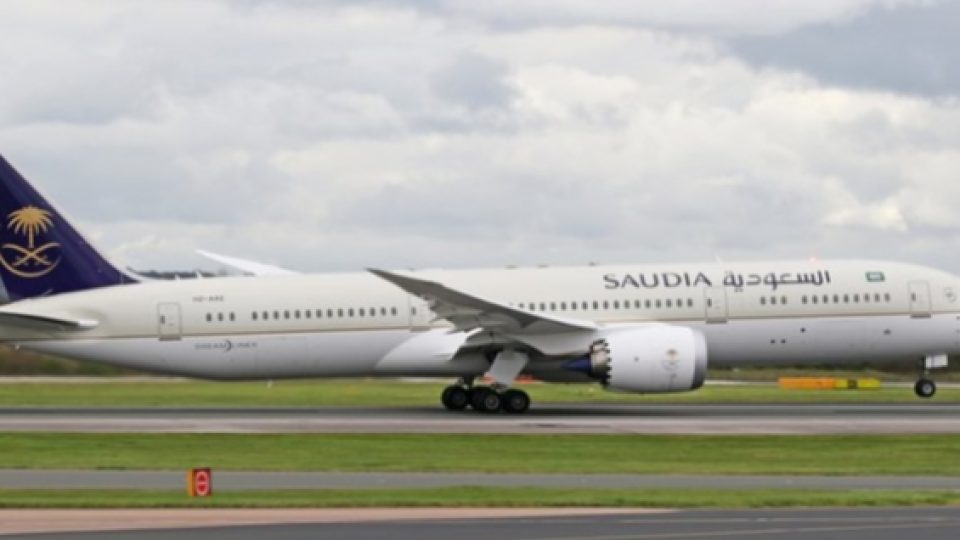 Pesawat Saudia Airlines Terpaksa Memutar Balik Karena Bayi Dari Seorang Penumpangnya Ketinggalan di Bandara