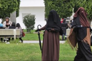 Tunisia Larang Niqab Setelah Pelaku Bom Bunuh Diri Disinyalir Gunakan Niqab Untuk Menyamar