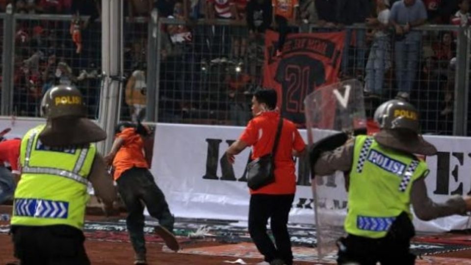 Suporter Persija Rusuh Saat Pertandingan Berlangsung