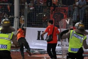 Suporter Persija Rusuh Saat Pertandingan Berlangsung