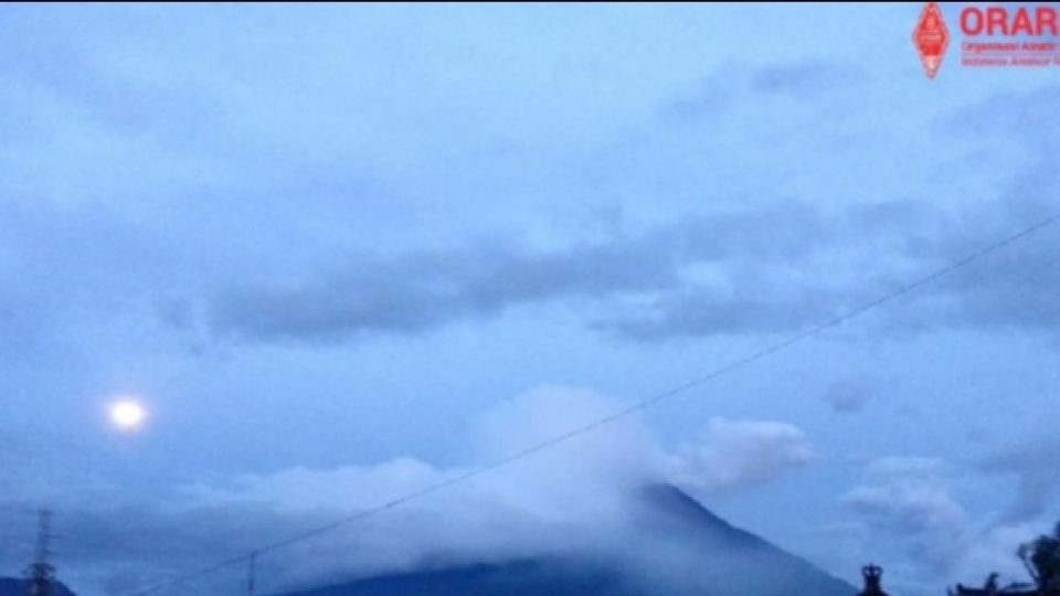 Gunung Agung Kembali Meletus Dini Hari Tadi