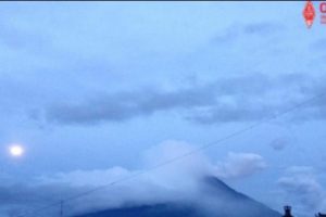 Gunung Agung Kembali Meletus Dini Hari Tadi