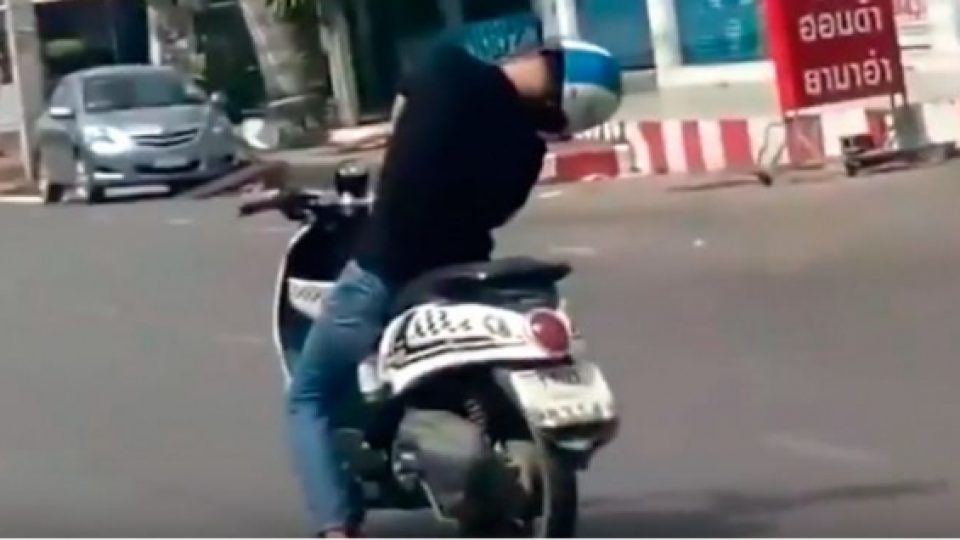 Mengendarai Sambil Tidur, Pria Ini Bisa Menghindari Kecelakaan 