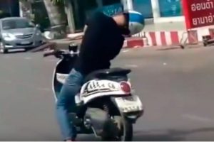 Mengendarai Sambil Tidur, Pria Ini Bisa Menghindari Kecelakaan 