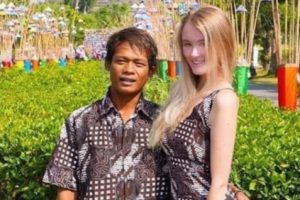 Viral: Pria Muntilan Nikahi Bule Cantik Berambut Pirang asal Inggris