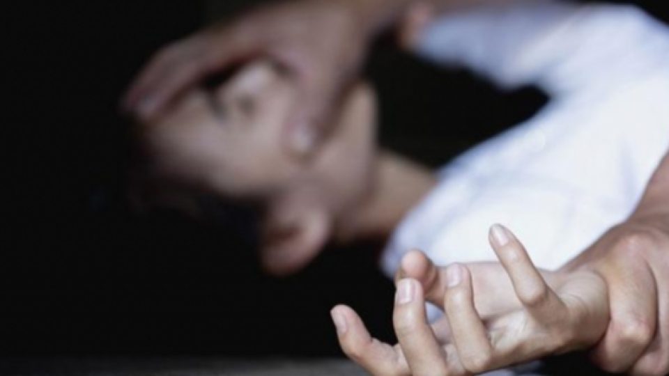 Seorang Ayah Mabuk dan Memperkosa Putrinya yang Berusia 15 Tahun Karena Salah Mengira Itu Istrinya