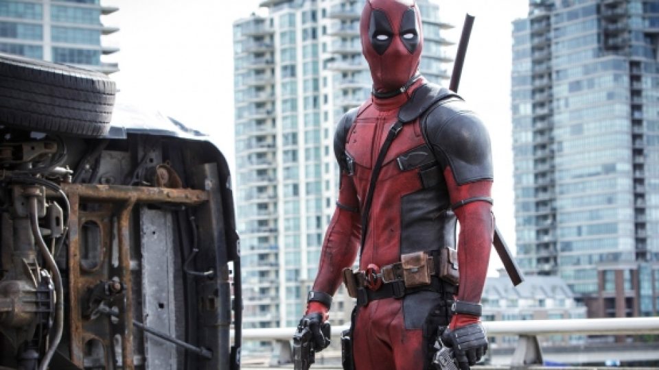Gempar! Video Deadpool Cium Kening Wayne Rooney!