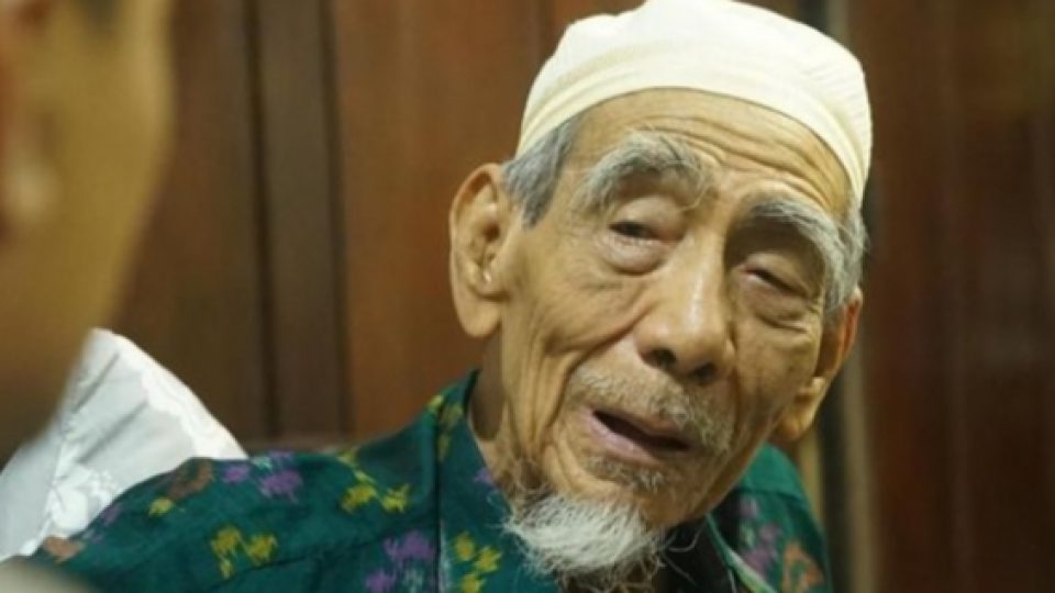 Mbah Moen Wafat di Makkah, Arab Saudi. Langit Mendung Makkah Disebut Iringi Kepergiannya