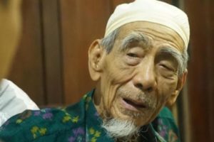 Mbah Moen Wafat di Makkah, Arab Saudi. Langit Mendung Makkah Disebut Iringi Kepergiannya