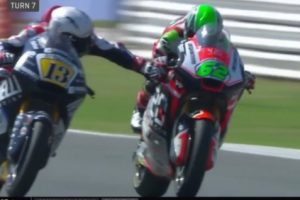 Insiden 'Pegang Rem Lawan' Pada Balap Moto2 San Marino Berujung Pemecatan Bagi Sang Rider