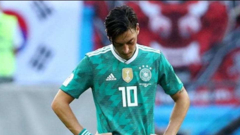 Resmi: Gelandang Arsenal Asal Jerman, Mesut Ozil, Memutuskan Pensiun dari Timnas Jerman