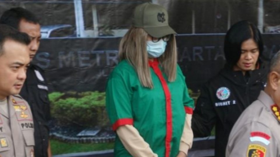 Polisi: Lucinta Luna Masuk Sel Wanita, Wartawan Panggil Luna 'Fatah'