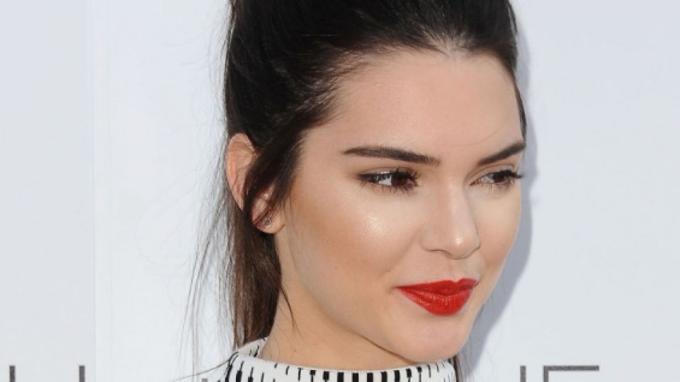 6 Tips Makeup Tampil Cantik Ala Kendall Jenner