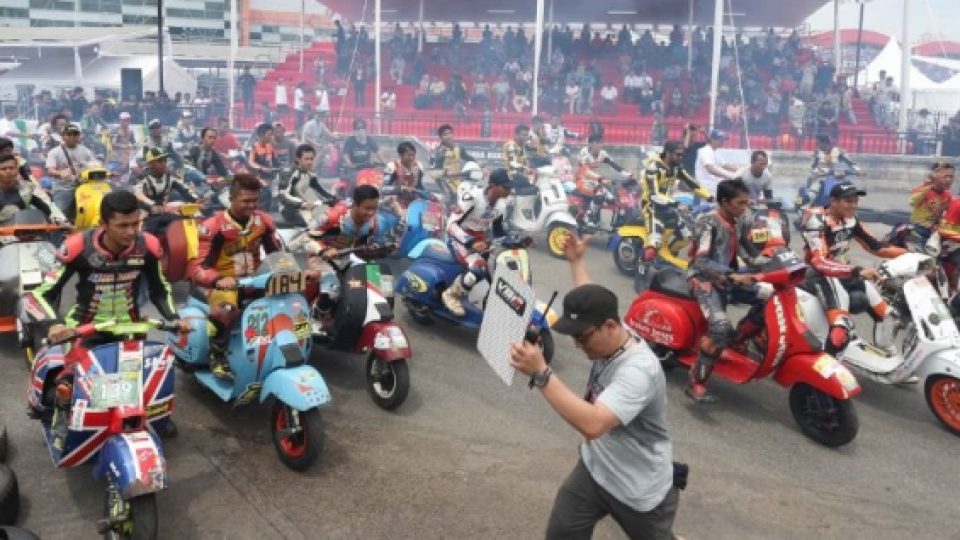 Gemuruh Drift War IV Hiasi Pelataran IIMS 2016