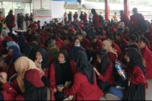 Berkumpul di Stasiun Palmerah, Jakarta Pusat, Mahasiswa Bergerak Menuju Gedung DPR