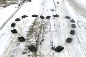 Hanya di Rusia, Melamar Pacar dengan 16 Tank Membentuk Formasi 'Hati' di Hari Valentine