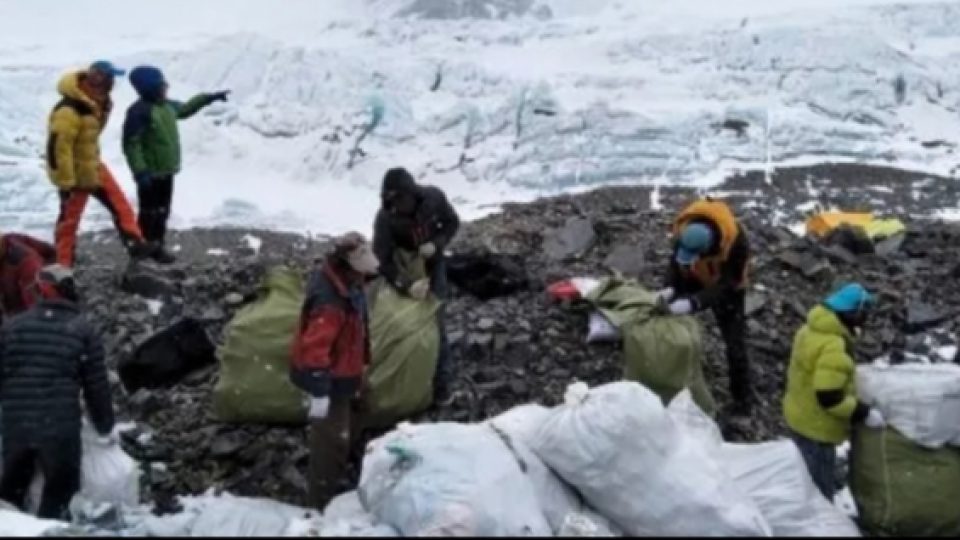 Base Camp Gunung Everest Ditutup Untuk Turis Karena Banyaknya Sampah Menumpuk