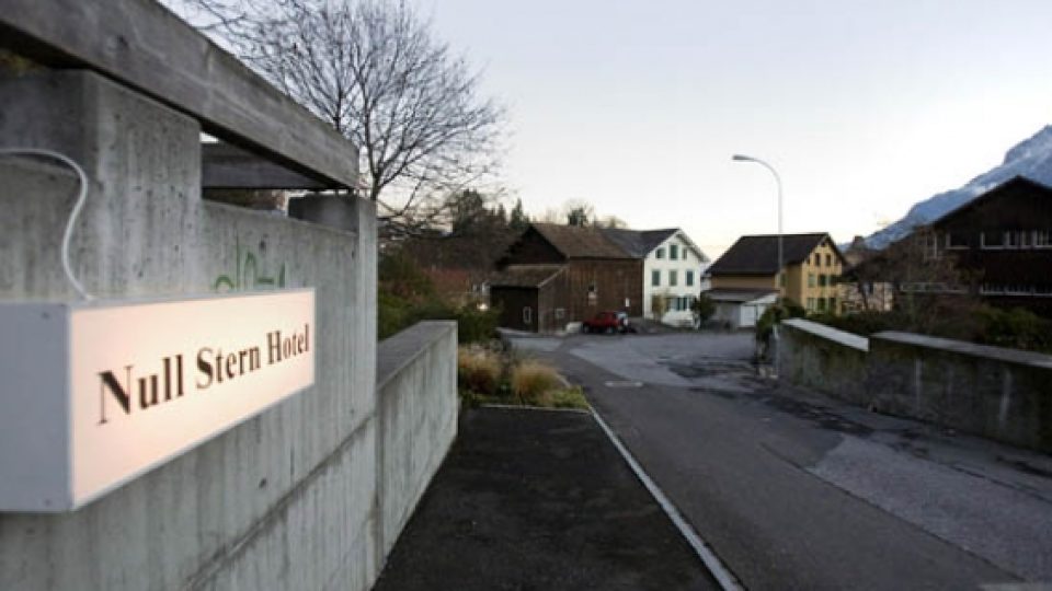 Unik! Hotel Tanpa Dinding dan Atap di Swiss