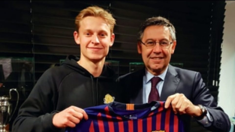 Barcelona Kalahkan PSG Dalam Transfer Saga Frenkie de Jong