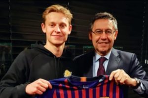 Barcelona Kalahkan PSG Dalam Transfer Saga Frenkie de Jong