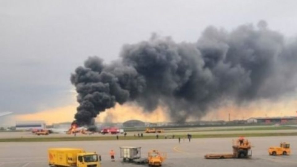 41 Orang Tewas Dalam Insiden Pesawat Terbakar di Rusia, 37 Orang Lainnya Selamat