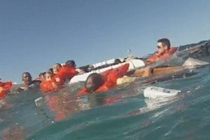 Seram! Detik-detik Kapal Penumpang Tenggelam Hebohkan Internet