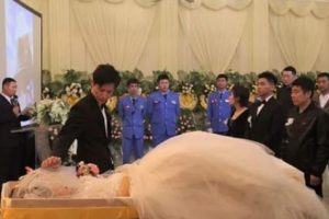Demi Wujudkan Impian Mendiang Kekasihnya, Pria China Ini Menikahi Jenazah Sang Kekasih yang Meninggal Beberapa Hari Sebelumnya Akibat Kanker