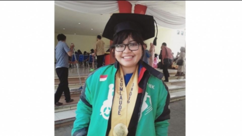 Viral Driver Ojol Lulus Kuliah Cum Laude Jurusan Hukum Undip